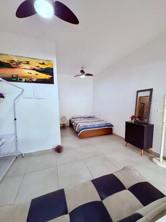 Quarto privativo com cama de casal
